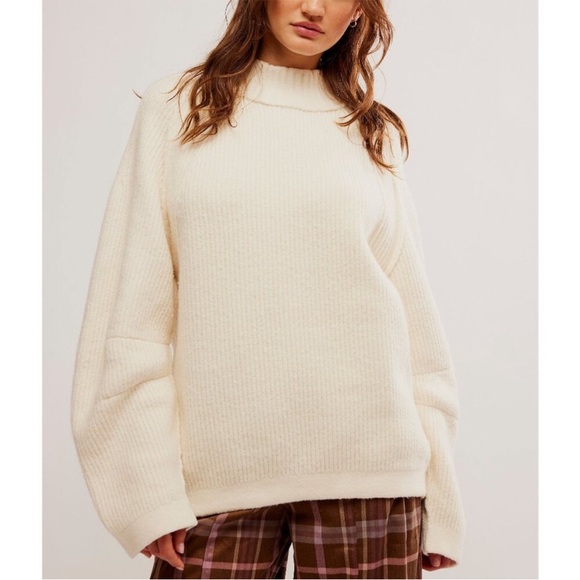 Free People Sunbeam Sweater - NWT size small, oversized, off white, mock neck